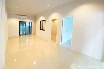 2 Bedroom Townhouse for sale in King's House Pluak Daeng, Maenam Khu, Rayong