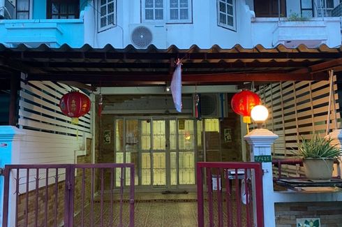 2 Bedroom Townhouse for sale in Moo Baan Rom Suk 8, Phla, Rayong