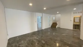 4 Bedroom Townhouse for sale in Thanawan Place, Krathum Lom, Nakhon Pathom