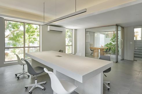 2 Bedroom Office for rent in Chan Kasem, Bangkok near MRT Chankasem