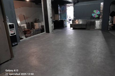 Commercial for rent in Khlong Tan Nuea, Bangkok