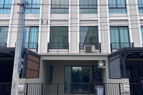 3 Bedroom Townhouse for sale in Lak Song, Bangkok