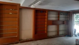 Commercial for rent in Silom, Bangkok near BTS Chong Nonsi