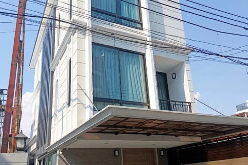 3 Bedroom House for rent in Phra Khanong Nuea, Bangkok near BTS Phra Khanong