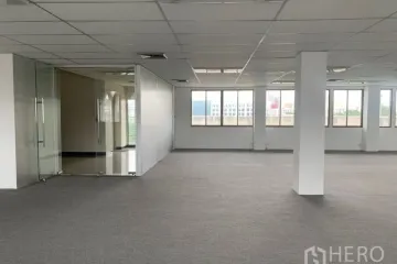 Office for rent in Bang Kapi, Bangkok near MRT Phetchaburi