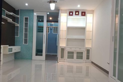 4 Bedroom Townhouse for sale in Modern Town, Bang Khae, Bangkok near BTS Thong Lo