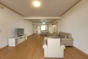 3 Bedroom Condo for rent in Khlong Tan Nuea, Bangkok