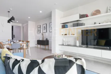2 Bedroom Condo for rent in Khlong Tan Nuea, Bangkok