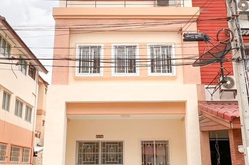 3 Bedroom Townhouse for sale in Prachasuk Lake and Mall Village, Samae Dam, Bangkok