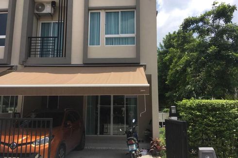 3 Bedroom Townhouse for rent in Baan Klang Mueng Suanluang, Dokmai, Bangkok