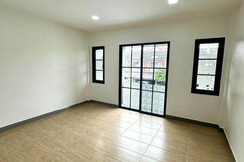 2 Bedroom Townhouse for sale in Bang Chan, Bangkok