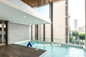 3 Bedroom Townhouse for sale in Khlong Tan Nuea, Bangkok