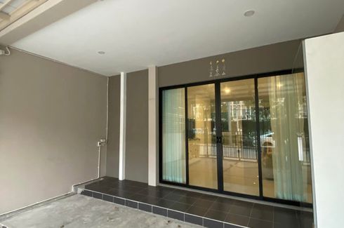 3 Bedroom Townhouse for rent in Patio Srinakarin - Rama 9, Hua Mak, Bangkok