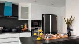 3 Bedroom Condo for rent in Khlong Tan Nuea, Bangkok