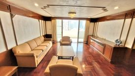 3 Bedroom Condo for rent in Khlong Tan Nuea, Bangkok