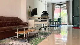 3 Bedroom Townhouse for sale in Tha Raeng, Bangkok