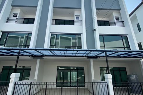 3 Bedroom Townhouse for rent in Bang Chak, Bangkok