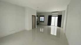3 Bedroom Townhouse for rent in Bang Chak, Bangkok