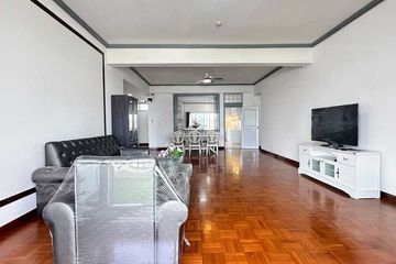 3 Bedroom Condo for rent in Khlong Tan Nuea, Bangkok