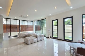 3 Bedroom House for rent in Phra Khanong Nuea, Bangkok