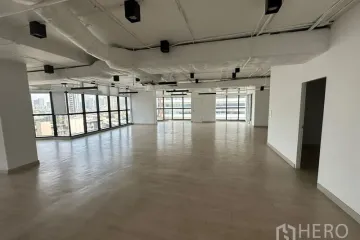 Office for rent in Khlong Tan Nuea, Bangkok near BTS Ekkamai