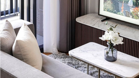 1 Bedroom Condo for sale in Si Phraya, Bangkok near MRT Sam Yan