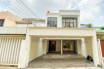 4 Bedroom House for sale in Khlong Tan Nuea, Bangkok