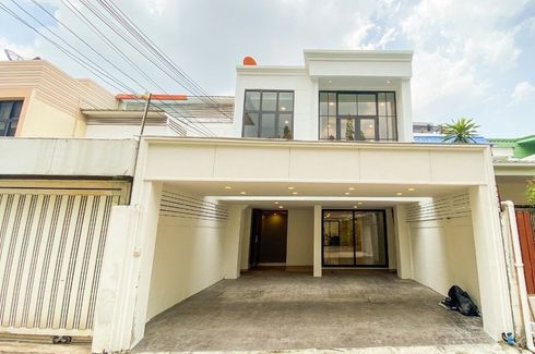4 Bedroom House for sale in Khlong Tan Nuea, Bangkok