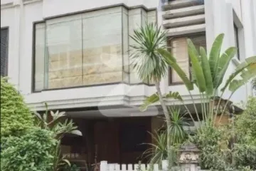 6 Bedroom Townhouse for sale in Wat Phraya Krai, Bangkok