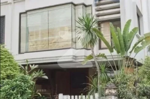 6 Bedroom Townhouse for sale in Wat Phraya Krai, Bangkok