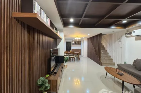 1 Bedroom Townhouse for sale in Nong Pa Khrang, Chiang Mai
