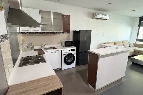 1 Bedroom Condo for rent in Baan Sathorn Condo, Khlong Toei Nuea, Bangkok near MRT Phetchaburi