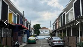 3 Bedroom Townhouse for sale in Thung Khru, Bangkok