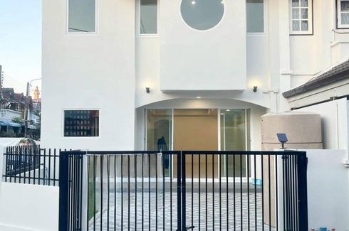 2 Bedroom Townhouse for sale in Chom Duean 3, Prawet, Bangkok