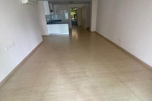 2 Bedroom Condo for sale in Sam Sen Nai, Bangkok near BTS Saphan Kwai