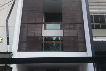 3 Bedroom Townhouse for rent in Khlong Toei, Bangkok