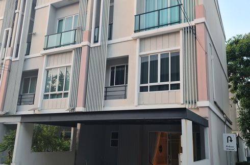 3 Bedroom Townhouse for sale in Patio Pattanakarn, Suan Luang, Bangkok