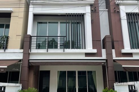 3 Bedroom Townhouse for sale in Khlong Kum, Bangkok