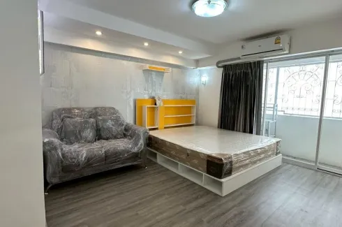 Condo for sale in Family Condominium, Sam Sen Nai, Bangkok near BTS Saphan Kwai