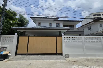 3 Bedroom House for sale in Phra Khanong Nuea, Bangkok near BTS Phra Khanong