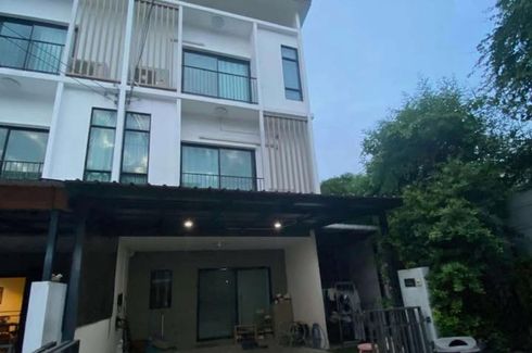3 Bedroom Townhouse for sale in Patio Srinakarin - Rama 9, Hua Mak, Bangkok near MRT Si Burapha