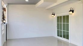 3 Bedroom Townhouse for sale in Lully Ville Lumlukka Khlong 3, Lat Sawai, Pathum Thani