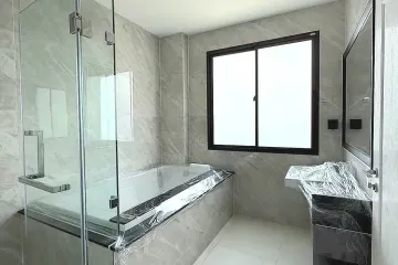 5 Bedroom House for sale in Grand Bangkok Boulevard Krungthepkritha, Khlong Sam Prawet, Bangkok