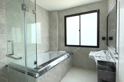 5 Bedroom House for sale in Grand Bangkok Boulevard Krungthepkritha, Khlong Sam Prawet, Bangkok