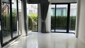 6 Bedroom Townhouse for sale in Dokmai, Bangkok