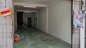 5 Bedroom Commercial for rent in Wat Phraya Krai, Bangkok