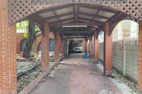 4 Bedroom House for sale in Phra Khanong Nuea, Bangkok near BTS Phra Khanong