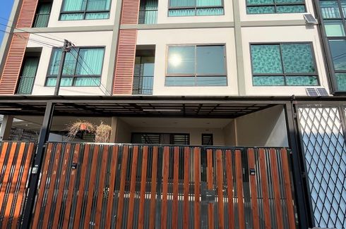 4 Bedroom Townhouse for rent in Bang Chak, Bangkok near BTS Punnawithi