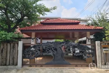 4 Bedroom House for rent in Saphan Sung, Bangkok near MRT Rat Phatthana