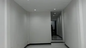 3 Bedroom Commercial for rent in Ban Bat, Bangkok near MRT Sam Yot